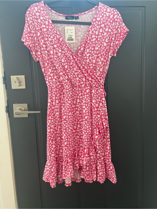 Rebel Sugar Dresses & Skirts - Rebel Sugar Hot Pink and White Floral Dress (NWT) 🍒 Size Medium